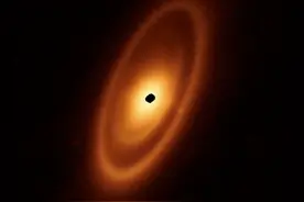 人类拍到的首颗系外行星不见了，取而代之的是一些神秘的怪东西图片