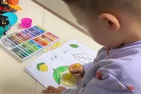 上班族妈妈每天花半小时陪宝宝玩出超强专注力，脑袋瓜越来越聪明图片