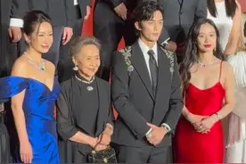 上海宝格丽之夜，袒胸露背、造型妖艳，却在85岁的她面前黯然失色图片