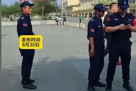 影响市容？西安火车站惹民愤！路边不让旅客坐！谁给你们的权力？图片