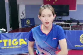 美女讲解乒乓球反手攻球技术基础核心站位图片