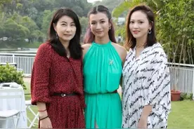 郭晶晶罕见出席香港富婆聚会，衣品却被嘲土！网友：这才是真豪门图片