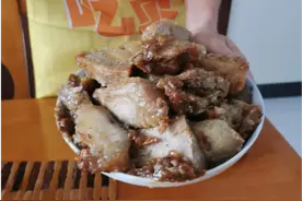 上海情侣宅家，看到男朋友做的菜，女友一口也吃不下：想分手了图片
