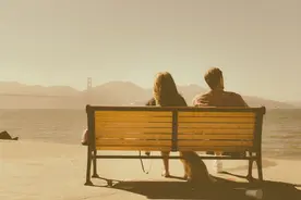 一个人爱不爱你，看看是否提供了经济价值，情感价值，和性价值图片