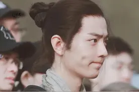 肖战 吃饭有饭窝窝，笑起来有小酒窝和小桃涡，怎么这么可爱图片