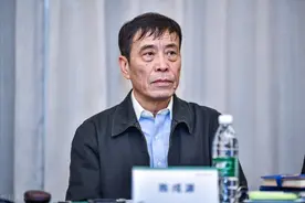 国足继纹身禁令后又惹争议，一众国脚全员剃寸头，球迷纷纷吐槽图片