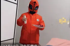 父母都阳性，8岁娃全副武装照顾，仔细一看装扮亮了，网友：小奥特曼图片