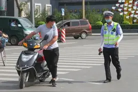 为什么交警抓车每次都能满载而归？经历者：不是碰巧图片