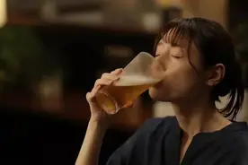 00后“发疯式”整顿酒桌，有人破防了图片