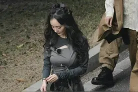 今夏“工装裤”又来炸街了，配马丁靴显瘦又高级，连杨幂都上头了图片
