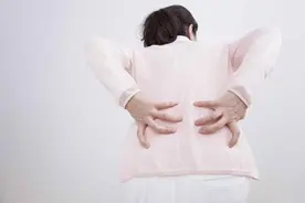 经常腰酸背痛，或是你的肾出问题了，牢记这4个方法，或能改善图片