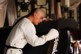 亲人去世后，三年之内为何不可以贴红对联？并非迷信，看完明白了图片