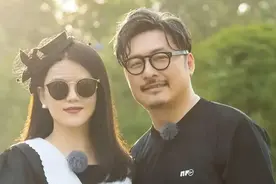 离婚不到1年，李湘和王岳伦，人生差距一个天一个地图片