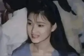 90年代初，宋祖英的素颜照，长发披肩，清纯靓丽！图片