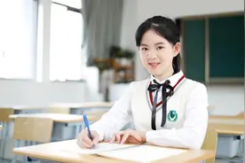 女儿把内裤偷藏于枕头下，妈妈发现后不动声色，三点做法值得学习图片