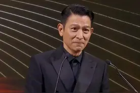 金像催泪瞬间：刘德华含泪颁奖，4分钟致敬41人，张婉婷双眼红肿图片