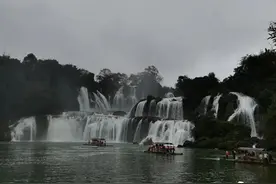 看德天瀑布要选特定时间段，因为现在的水流量被越南控制了图片