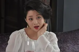 她是明星中的女富婆，多辆豪车轮流开，45岁却活得像20出头图片
