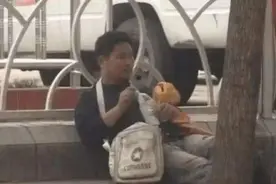 扮智障、吃垃圾，2011年首席记者500元被卖进黑砖窑，后来咋样了图片