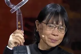 清北分数线一出，张桂梅遭大V怒批：2000多学生没一个考上清北！图片