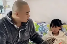 “不觉得尴尬吗”？贵州女孩首次来“例假”，父亲暖心做法引热议图片