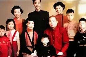 “西康王”刘文辉的罕见家庭照，儿孙满堂笑容满面，妻子端庄秀丽图片