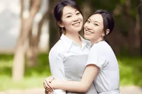 单亲妈妈闫妮：对女儿有太多的亏欠，如今把好的资源都给她图片