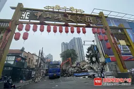 南宁中山路开始拆除改造，市民纷纷拍照留念！你的老南宁记忆还在吗？图片