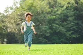 孩子总喊脚痛，怎么办？（特别家教1099期）图片