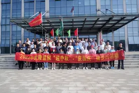 湖南省武陵监狱开展“迎中秋 庆国庆”健步行活动图片
