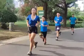 200斤妈妈一路逆袭成健美冠军，考上研究生，成为儿子心中的“超人妈妈”图片