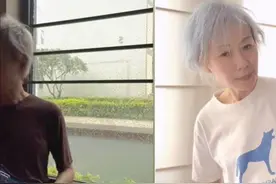 叶童独坐窗边弹吉他，头发全白瘦到认不出，与富豪丈夫长居内地图片