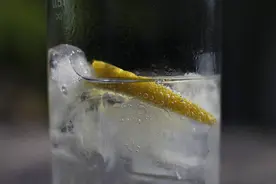 若半夜频繁性出现口干舌燥？提醒：小心是这5种疾病发出的信号图片