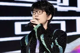 许嵩被造黄谣！狗仔内涵其睡女粉丝，聊天截图曝光，公司已经回应图片