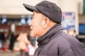 子孙满堂，对老人来说是福还是祸？76岁大爷说出了大实话，很扎心图片