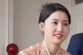 “最美丈母娘”又来了，女儿年轻漂亮，但是丈母娘更吸人目光图片