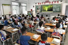长安：学生患罕见病爬楼不便 班级集体“搬家”到一楼图片