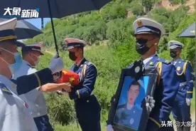 杭州牺牲00后消防员魂归故里，堂姐发文还原生前细节：原本下月要回家团圆图片