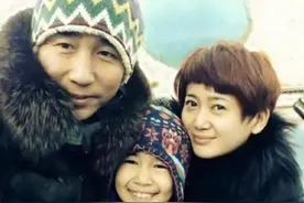 50岁沙宝亮宣布新恋情，88年女友和刘亦菲是大学同学，有一儿一女图片