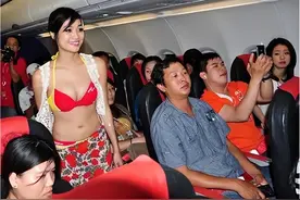 颠覆认知！这家正规航空的空姐，工作制服居然是比基尼！图片