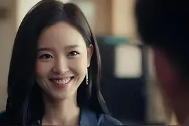女人对你有好感，才会有这4个“情不自禁”的反应，别傻傻错过了!图片