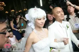 张卫健张茜：穿二手婚纱，3次婚礼，2次流产，如今终于苦尽甘来图片