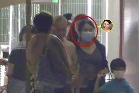 甘薇与贾跃亭离婚后生活滋润，带儿女深夜外出，暖心神秘男相伴图片