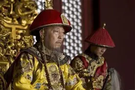 乾隆禅位给嘉庆，当了3年多的太上皇，和珅表示希望乾隆再活500年图片