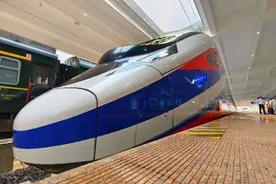 中老铁路老挝首趟国际旅客列车从万象发车 这些购票细节要注意→图片