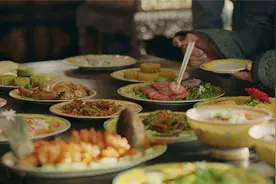 "睡前吃宵夜"与"饿肚子睡觉"，哪种危害更大？医生：看完不再纠结图片