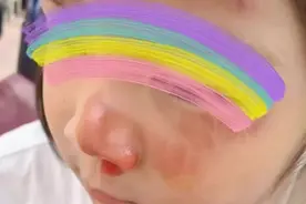 5岁女童在迪士尼被黄牛推倒受伤，家长：医院不能保证不留疤，迪士尼：相关部门在跟进，黄牛问题已改善图片