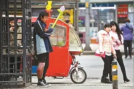 北大高材生沦落街头乞讨，母亲搭上百万房产为他还债，经历了啥？图片