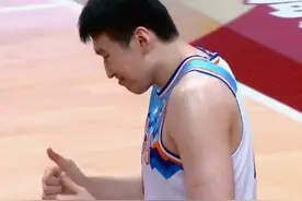 看了吴前和李炎哲的造犯规表演，才明白，浙江队会出局并不冤图片