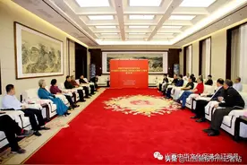 山西省城部分艺术家纪念毛泽东同志《在延安文艺座谈会上的讲话》发表80周年座谈会在太原召开图片